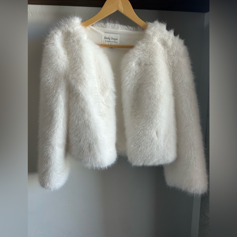 Ivory faux fur bridal jacket sz s